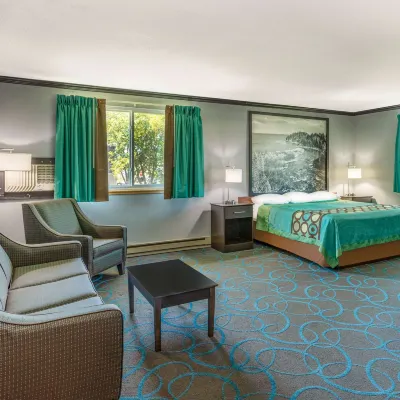 Super 8 by Wyndham Duluth Hotels near Bayfront Festival Park
