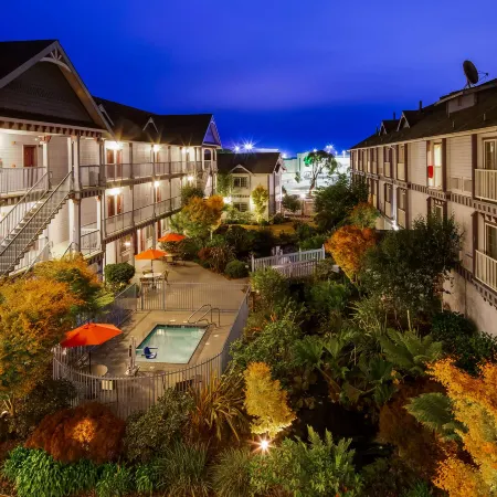 Best Western Plus Bayshore Inn
