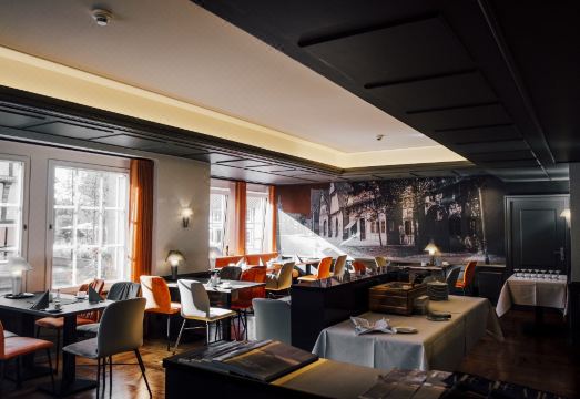 1. 로만티크 호텔 ..