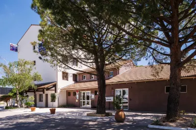 Hôtel le Relais d'Aubagne Hotel dekat Eglise de Saint Pierre Les Aubagne