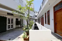 Parkash Hotel