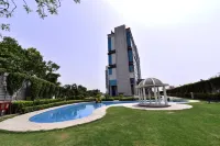 Crowne Plaza GREATER NOIDA by IHG - Pool