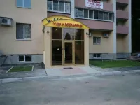 VIP House Hotel Hotels near All Saints Church
