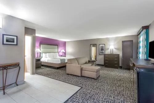 La Quinta Inn by Wyndham Radford Hotels in Massie