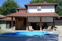 The White House in Palamartsa - Homestays