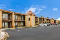 Econo Lodge Salisbury - parking