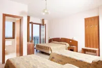 Hotel Meridiano Hotels near A Rejecelle