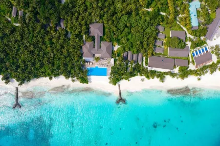 Fiyavalhu Resort Maldives Отели рядом с достопримечательностью «Остров Хакеруэли»
