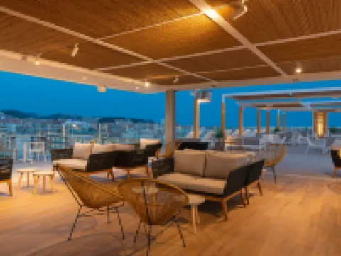 โรงแรมแอลอาซูเร โรงแรมในโยเรทเดมาร์