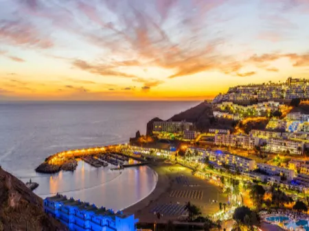 Cozy home with terrace and access to swimming pool!