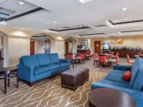 Comfort Inn & Suites Hotels in Clinton