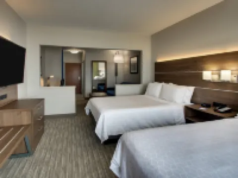 Holiday Inn Express & Suites CHICAGO NORTH-WAUKEGAN-GURNEE by IHG Hotels in Lake County
