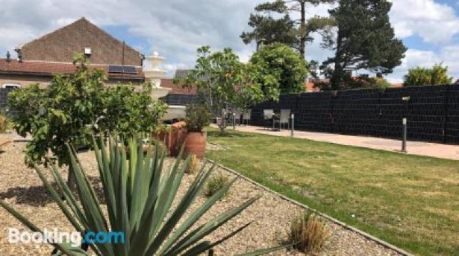 Hotel Exterior Hotel Rooms Photo