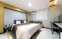 Goyang Luxe Hotel di Goyang-si