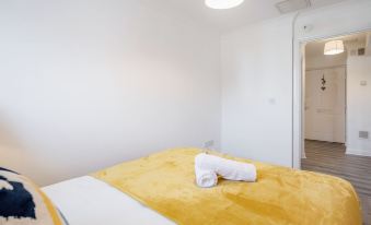 Bright and Cozy 2-Bed Apartment in Dagenham