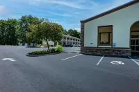 Quality Inn Poughkeepsie - Parking