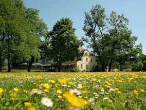 Nells Park Hotel