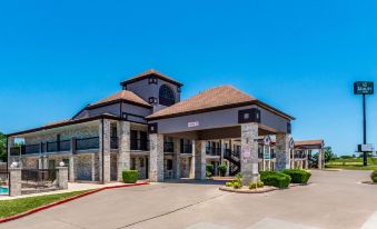 Quality Inn I-10 East Near Frost Bank Center