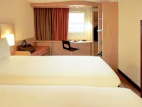 Ibis Valenciennes Hotel a Gommegnies