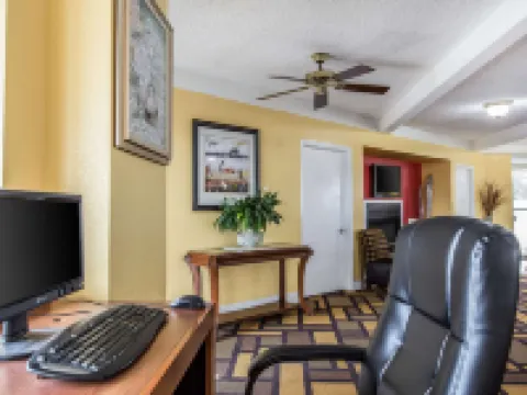 Econo Lodge Byron Near Historic District - Warner Robins Hotels in Byron