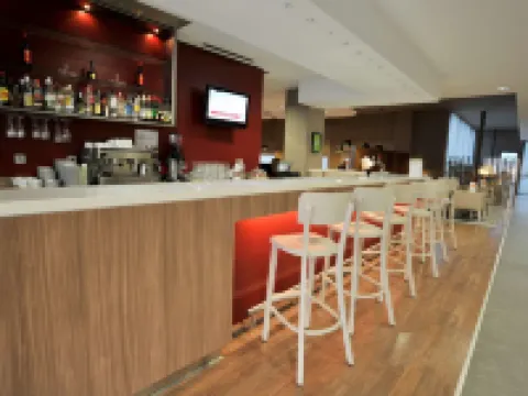 トラベロッジ マラガ エアポート マラガのホテル