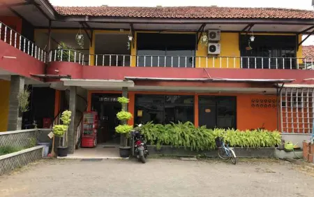 Hotel Adis Syariah Отели в г. Индрамаю