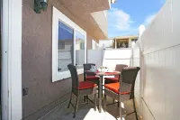 Costa Mesa/Newport - Fast Wifi - Work Stations - Free Parking - Self Check in! (cm-1)