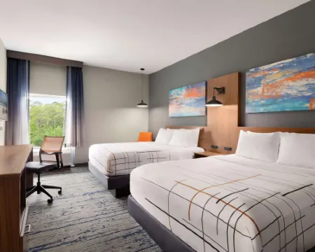 La Quinta Inn & Suites by Wyndham Brunswick/Golden Isles ブランズウィックのホテル