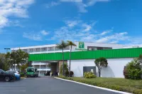 聖彼得堡北克利爾沃特假日飯店 佛德峽谷住宿飯店