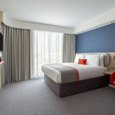 Holiday Inn Express & Suites DEVENTER by IHG Hotels in de buurt van PUNT