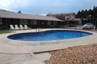Coyote Mountain Lodge - Pool