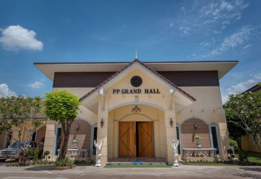 Park & Pool Resort - Housity