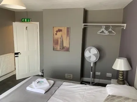 The Kings Head Отели рядом с достопримечательностью «TWI Ltd»