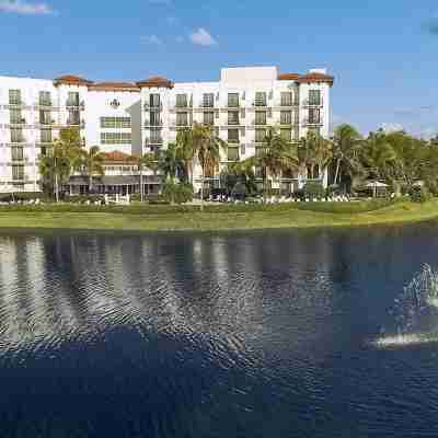 Inn at Pelican Bay Hotel Exterior