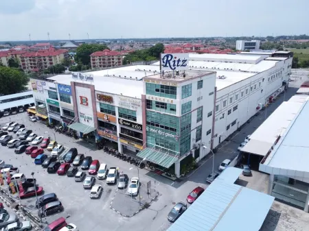 Ritz Garden Hotel Manjung Отели рядом с достопримечательностью «Open University Malaysia»