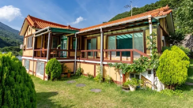 Yangsan Happy House Pension