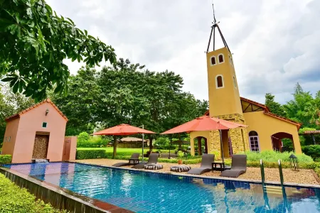 La Provence Suan Phung Hotel Отели рядом с достопримечательностью «Samnaksong Sitthithamrangsri»