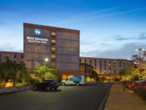 โรงแรมเบสท์เวสเทิร์น รอยัลพลาซ่า แอนด์เทรดเซ็นเตอร์ โรงแรมในมาร์ลเบรอ