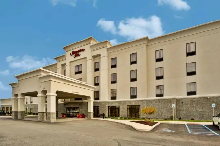 Hampton Inn Ft. Wayne/Dupont Road Отели рядом с достопримечательностью «Кентербери Грин Дог Парк - Резидентс Онли»