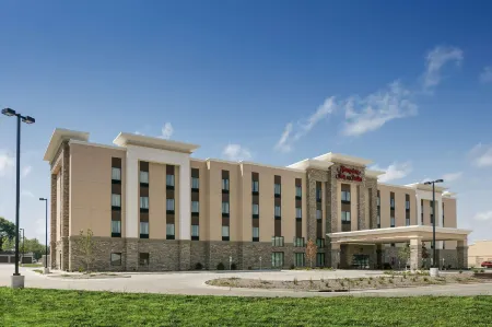 Hampton Inn & Suites Mason City Отели рядом с достопримечательностью «Заказник Блубилл»