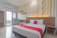 RedDoorz Plus Near Taman Budaya Samarinda Hotels in Pinang Dalam River