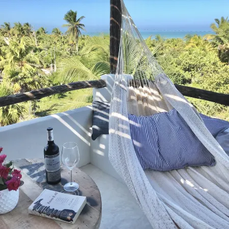 LunArena Barefoot Hotel