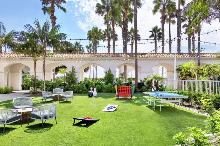 Hilton Garden Inn Carlsbad Beach Отели рядом с достопримечательностью «Флауэр Филдс»