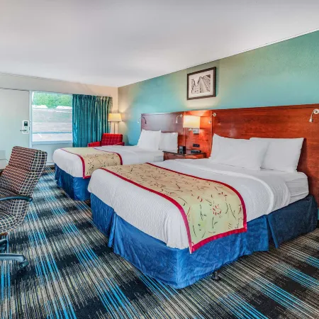 Days Inn & Suites by Wyndham St. Ignace Lakefront