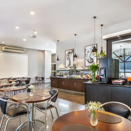 Plaza Inn American Loft Отели рядом с достопримечательностью «Стадион «Альянц-Парк»»