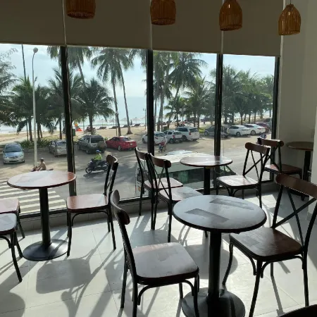 A Pao Cafe & Homestay Отели рядом с достопримечательностью «Пляж Хон-Чонг»