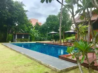 Riverhouse Resort Hoteles en Mae Sariang
