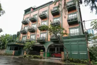 Nonies Huis Cibubur Hotel dekat Alun-Alun Sukamaju