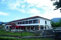 Adhyaksa Resort Cisarua Hotell i Leuwimalang