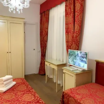 Atika & Atif - Ca' Rebeka Venice